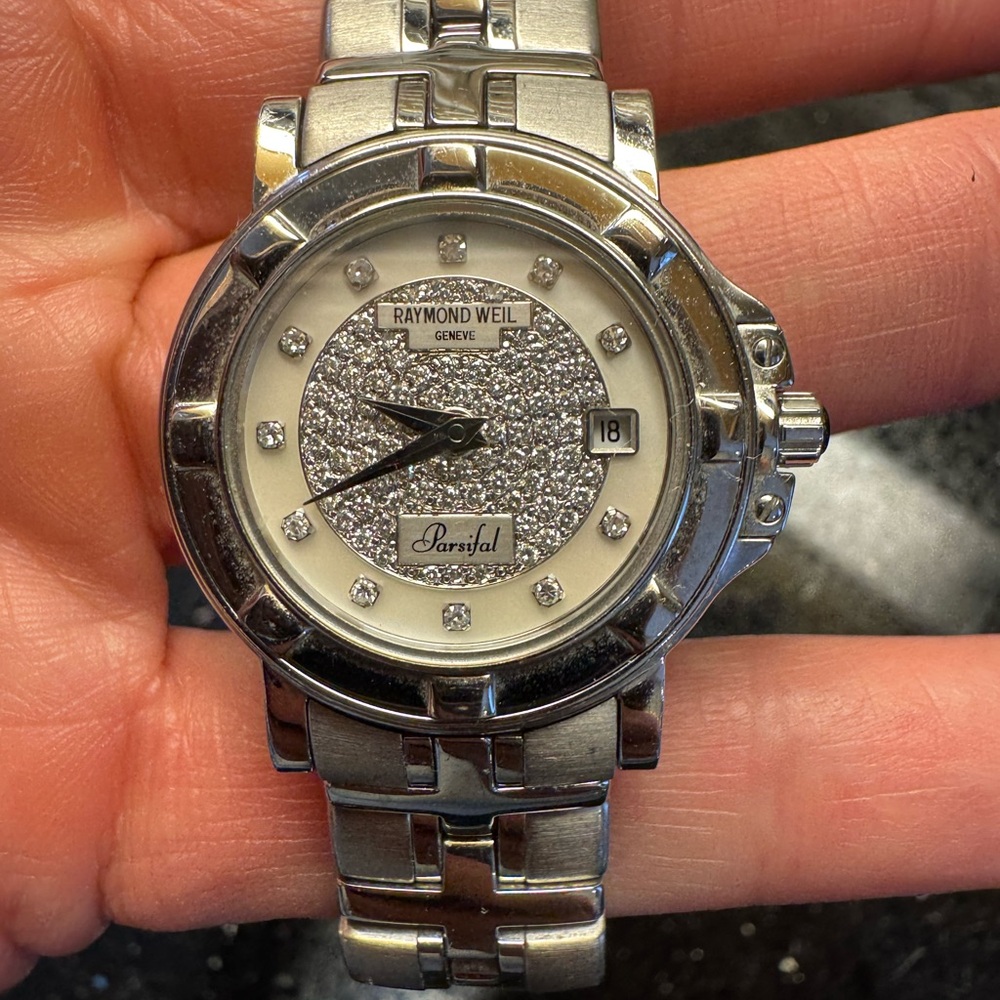 Women’s stunning Raymond Weil Parsifal Diamond face/ mother of pearl face